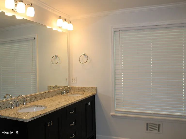 916 Stanton Dr — Photo 33