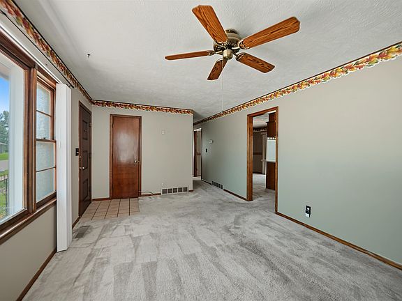 5th image of 1614 Beach St