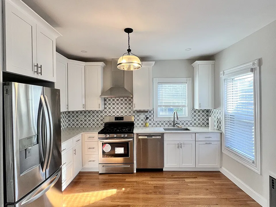 11 Leyden St #1