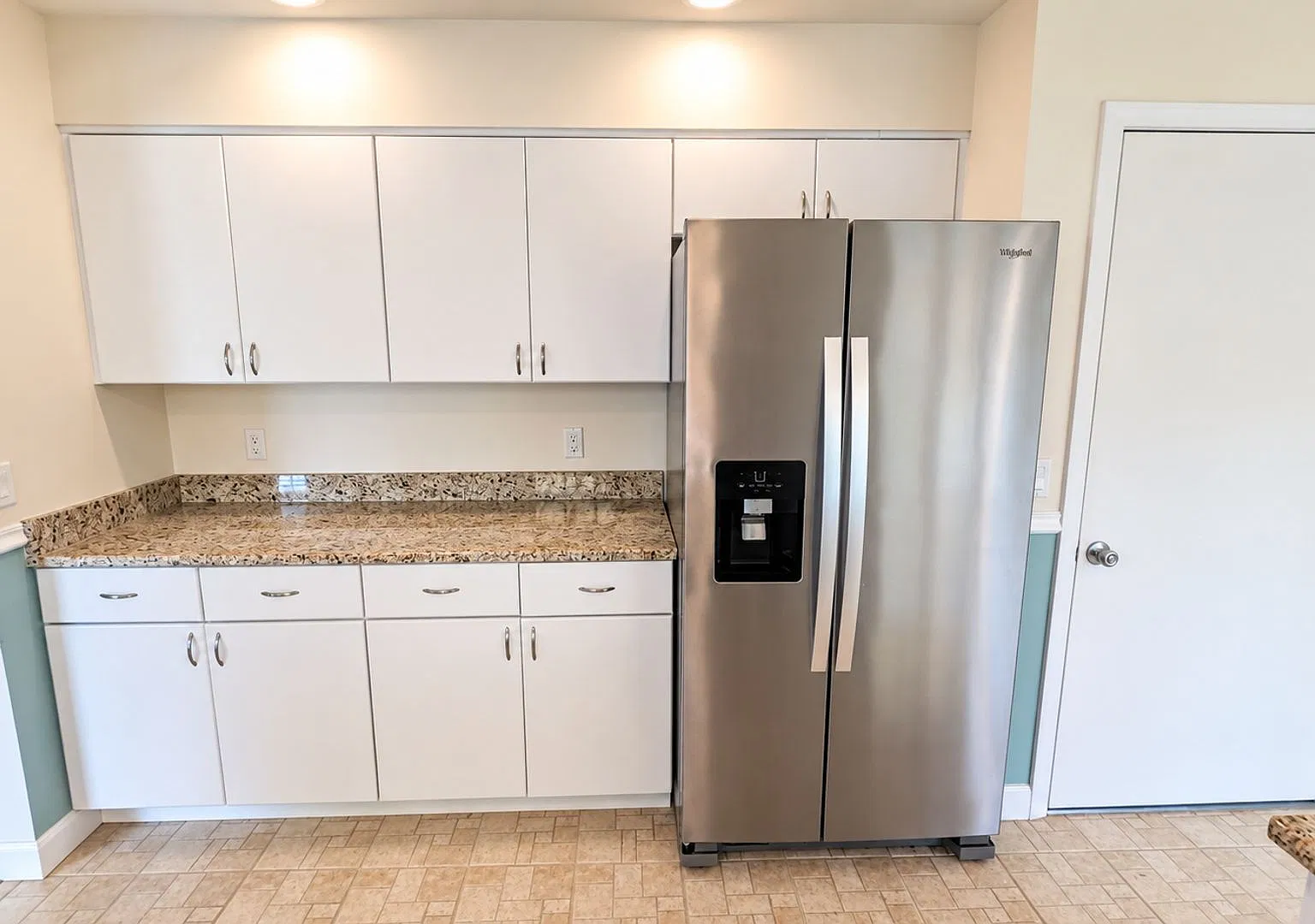 Annual UNfurnished renovated 2/2 villa in gated Bradenton community — Photo 4