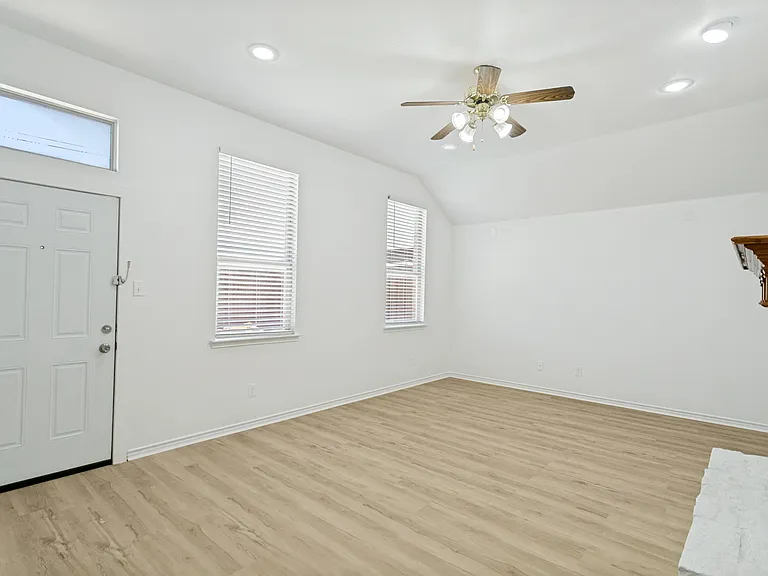 1745 Woodstream Ln — Photo 2