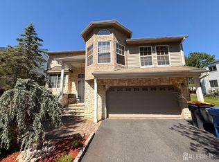 125 Wainwright Dr, Matawan, NJ 07747