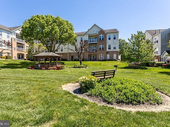 2nd image of 106 Gwen Dr Unit 2F