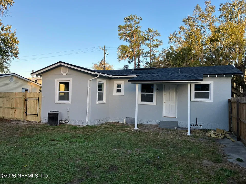 4638 Bird Ave