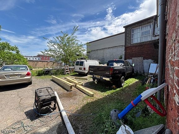 4th image of 18 Mountain Ave #0