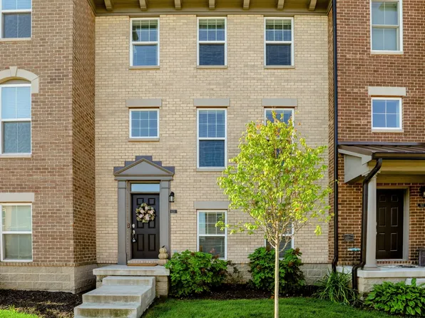 933 Yorkshire Ln, Zionsville, IN 46077