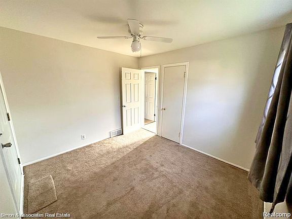 3rd image of 2439 Stieber St #2439