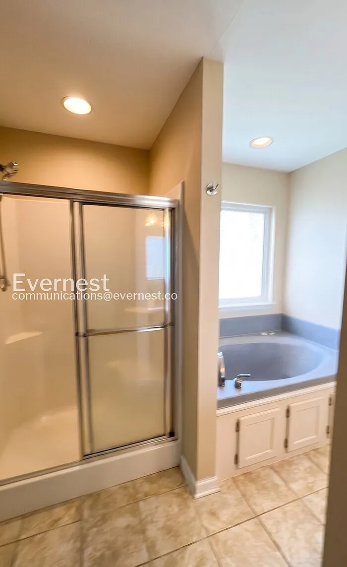 4 bed, 3.0 bath, 1620 sqft, $2,295 — Photo 3