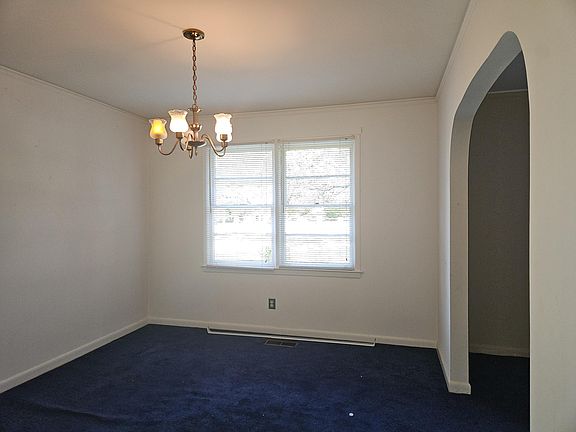 5th image of 608 Benton Dr
