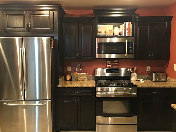 4th image of 305 N Pine St
