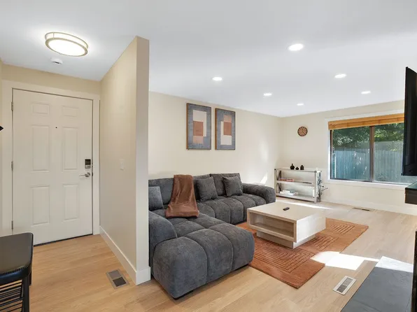 399 SW 121st Pl, Portland, OR 97225