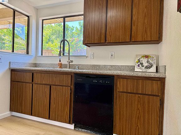 4th image of 2400 Horizon Ln APT 147