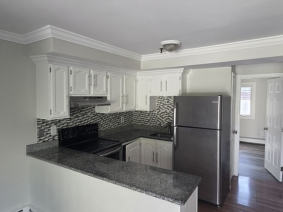 2nd image of 678 Savin Ave #C2