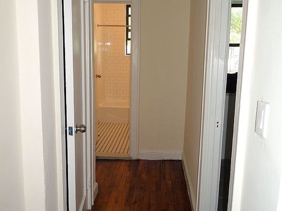 5th image of 2436 29th St APT 1B