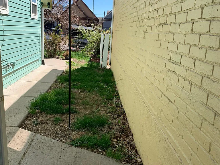 627 N Elati St — Photo 24