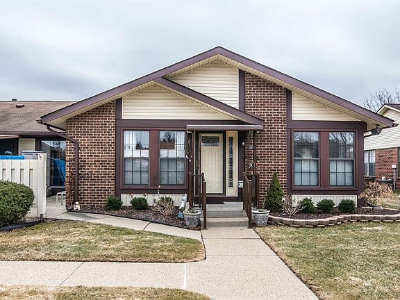4th image of 40695 Newport Dr