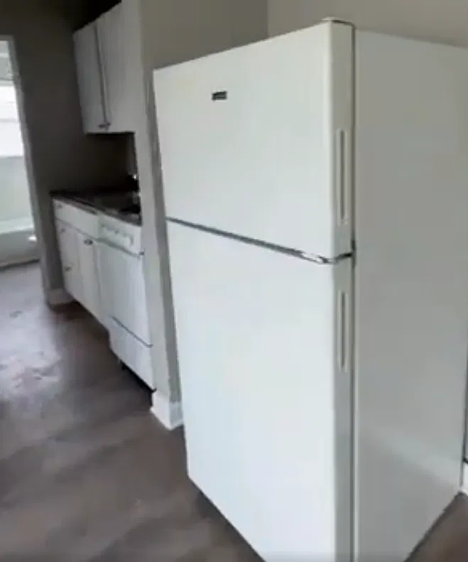 4 bed, 900 sqft, $1,500 — Photo 3