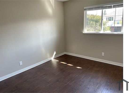 3rd image of 826 Farm Dr #4