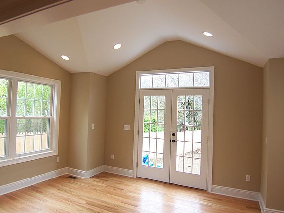 Sunroom w/cathedral ceiling