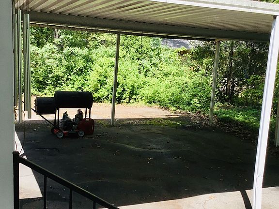 4th image of 129 Oak St