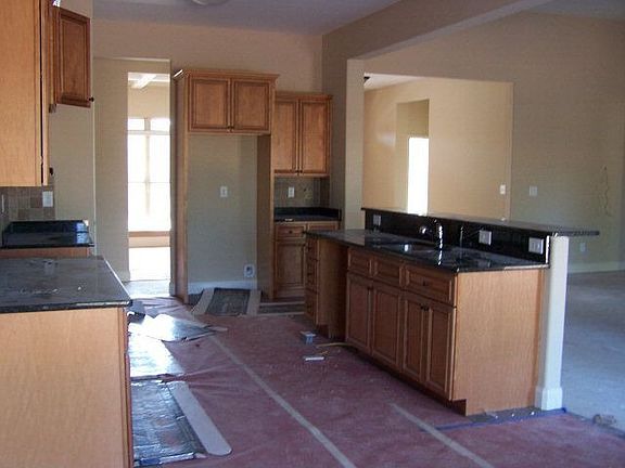 5th image of 13 Bradley Dr