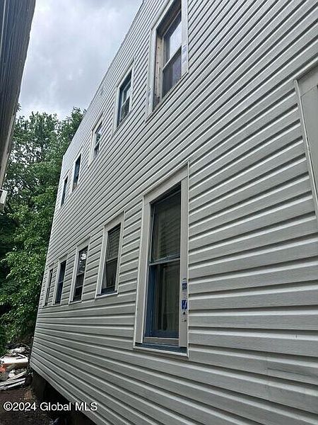 3rd image of 454 Livingston Avenue