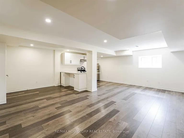 71 Pierre Berton Blvd — Photo 5
