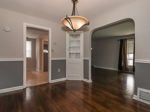 3rd image of 19313 Gardenview Dr
