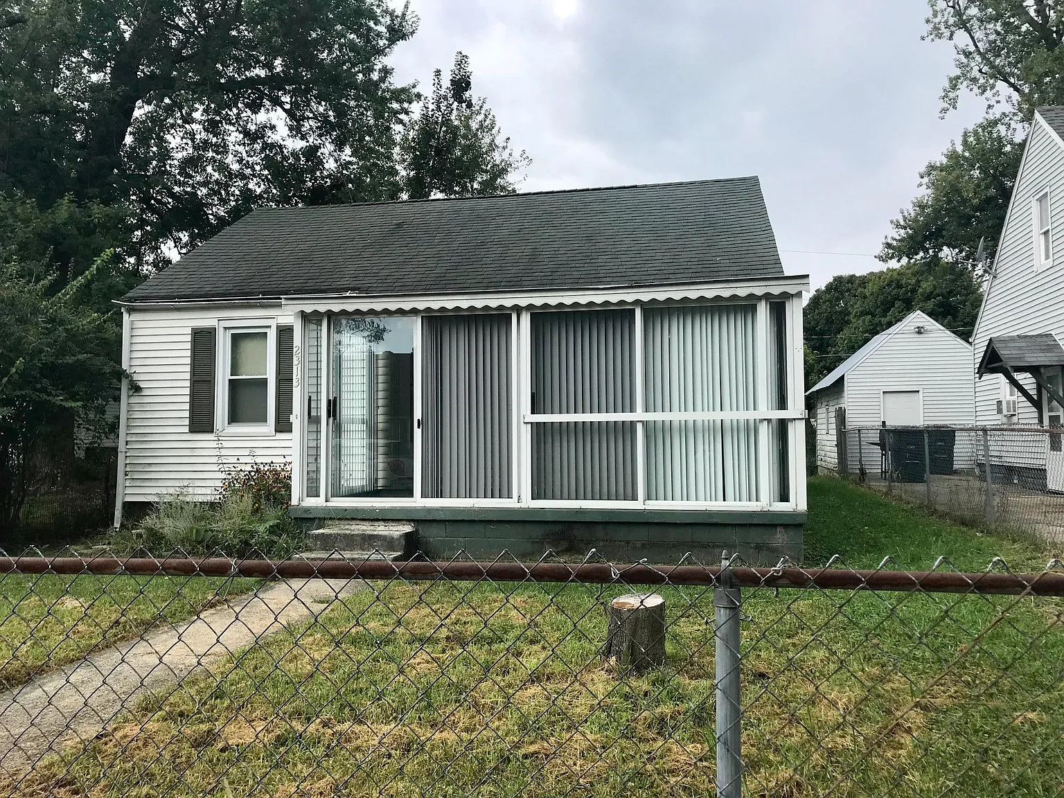 2313 S Hackley St photo 1