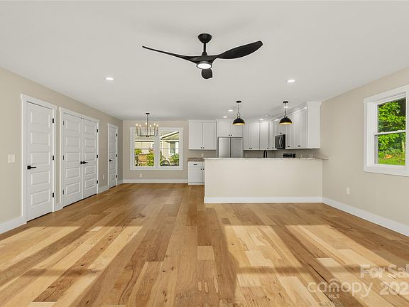 3rd image of 70 Lennon Leigh Ln