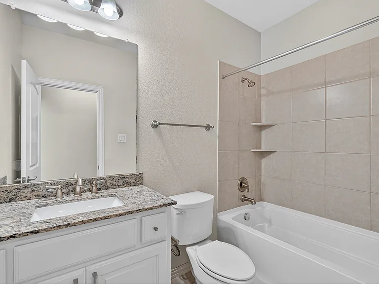 4221 Blackjack Oak Dr — Photo 17