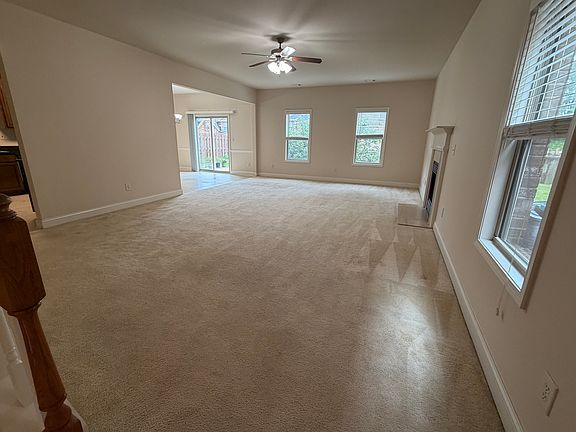 3rd image of 104 Thorncrest Ct
