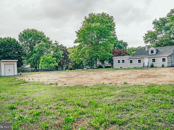 5th image of 654 Sunset Ave
