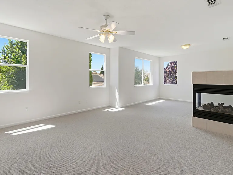 1050 Overland Pl — Photo 7