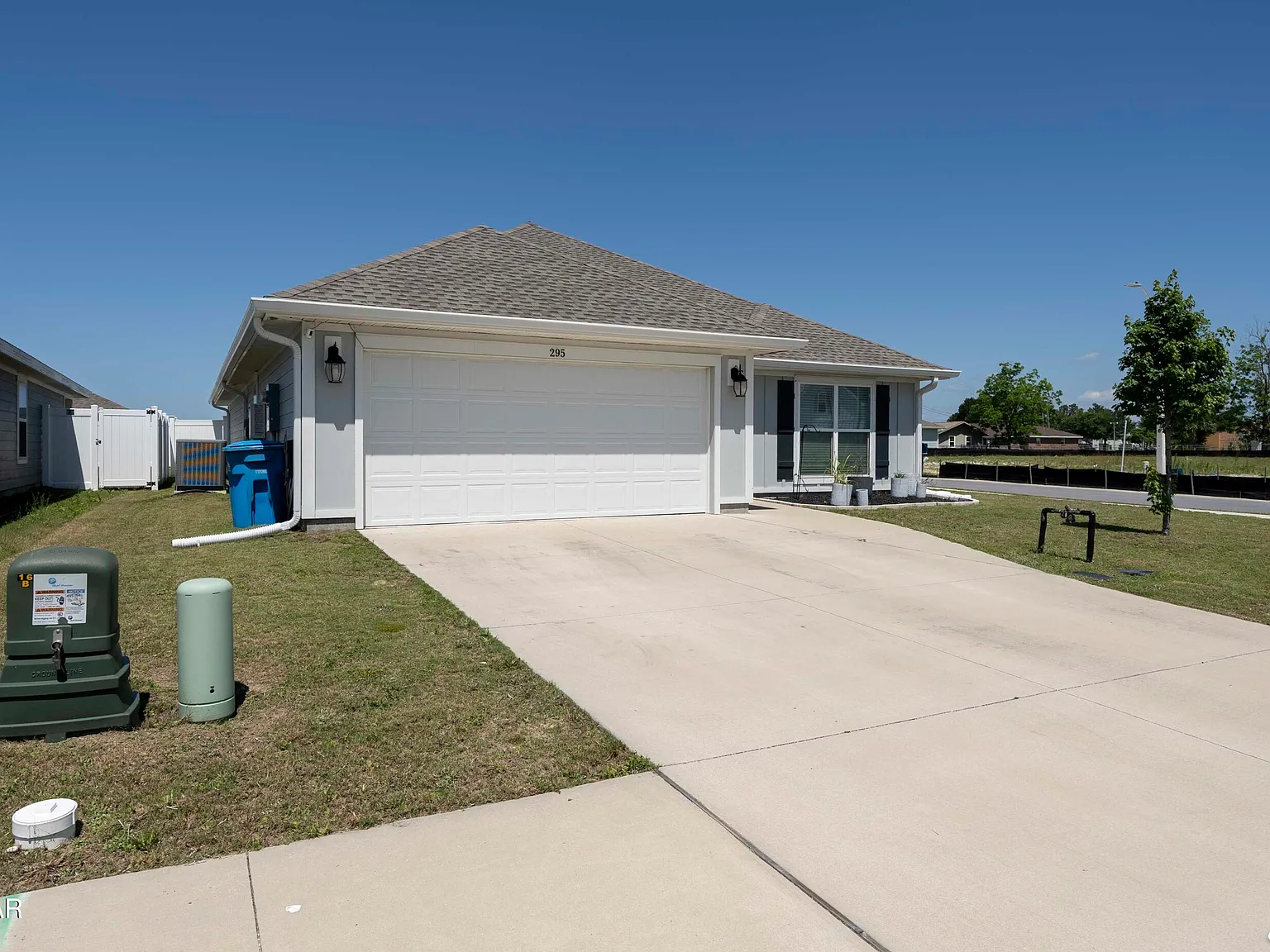 4 bed, 1834 sqft, $2,350 — Photo 3