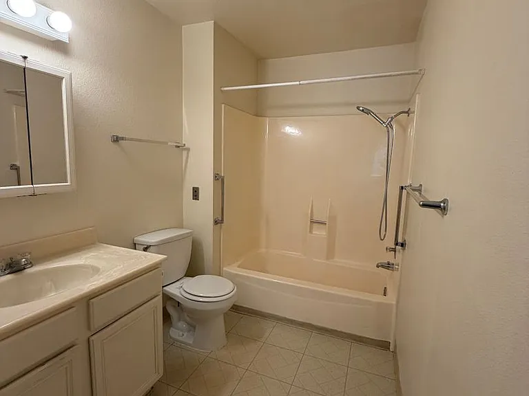 138 S Mill St — Photo 12