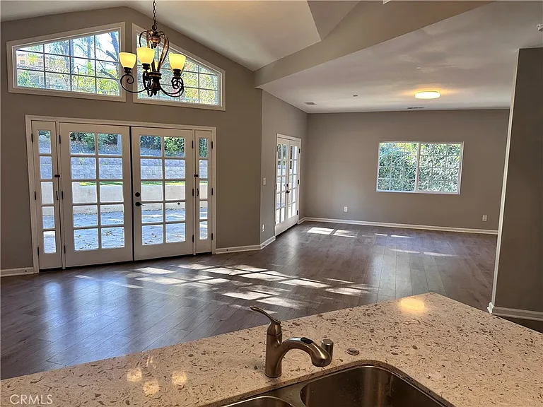 5371 Topeka Dr — Photo 23