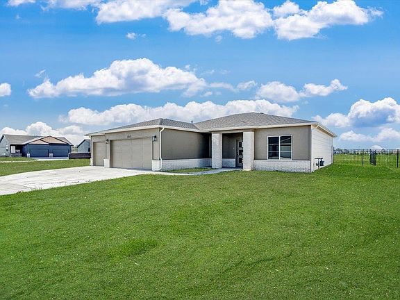 3rd image of 1017 Long Path St