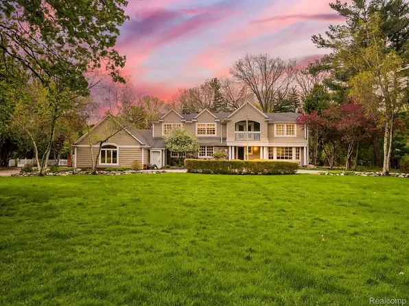 2085 Quarton Rd, Bloomfield Hills, MI 48301