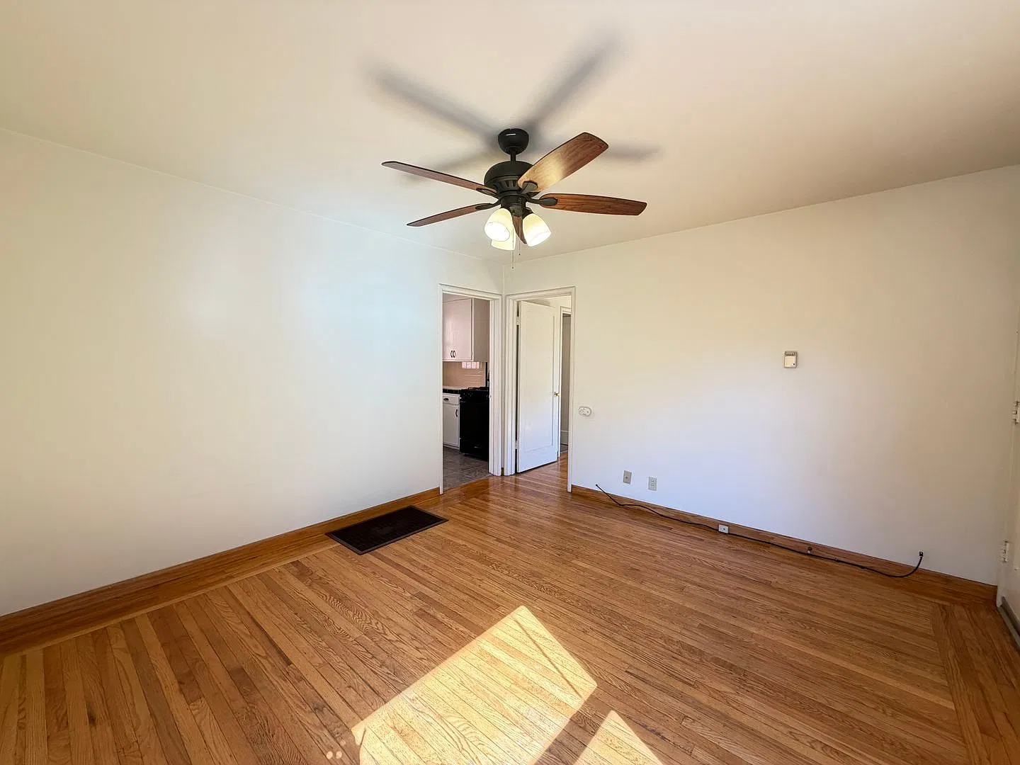 2431 Lincoln Avenue — Photo 3