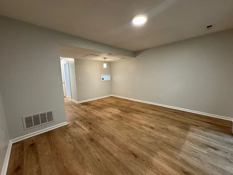 Mosby Townhouses - G — Photo 15