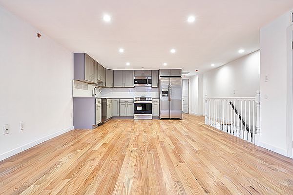 1st image of 171 13th St #1