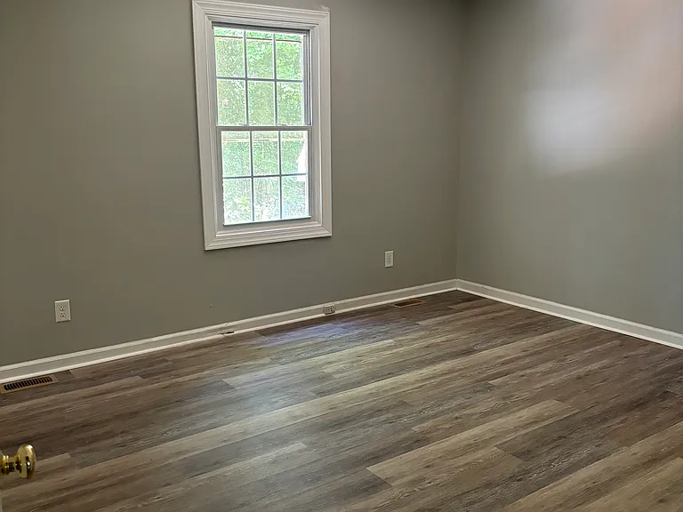 942 Ivy Ln — Photo 8