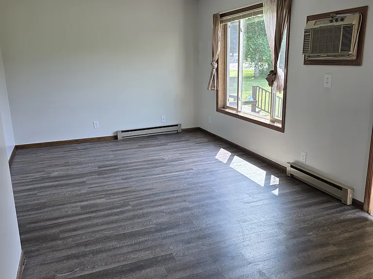 310 Deronda St — Photo 4