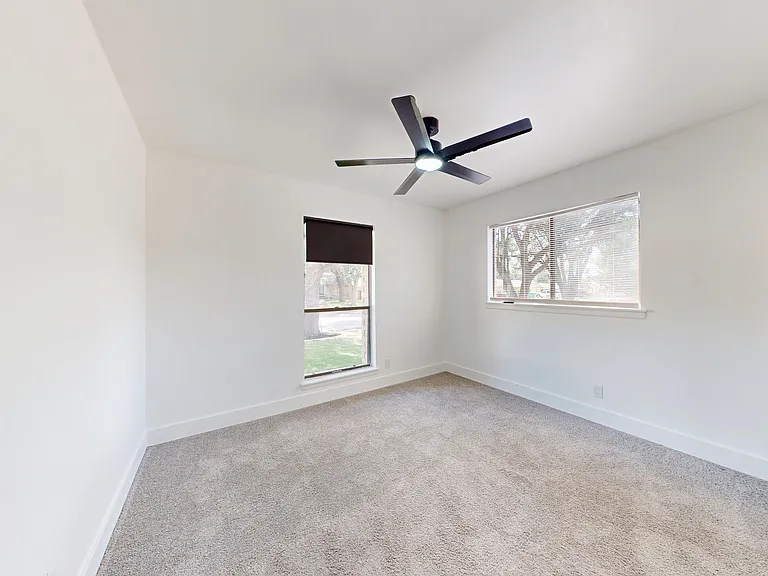 318 Renee Dr — Photo 26