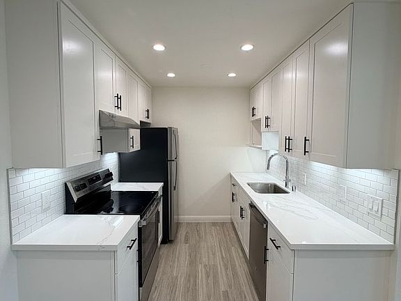 4th image of 1111 Mission Rd APT 15