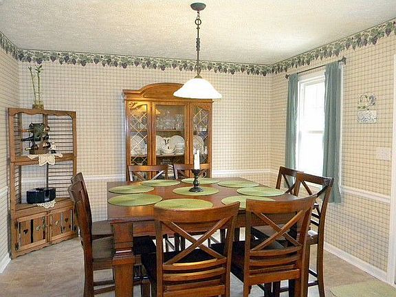 4th image of 320 Hill Crest Cir