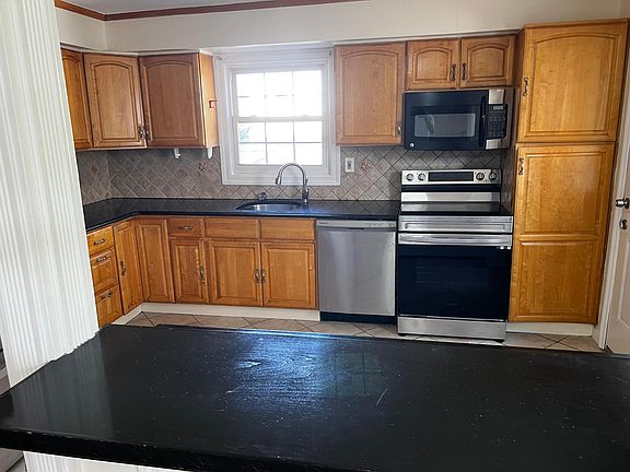 3rd image of 531 S 7th Ave Floor 2