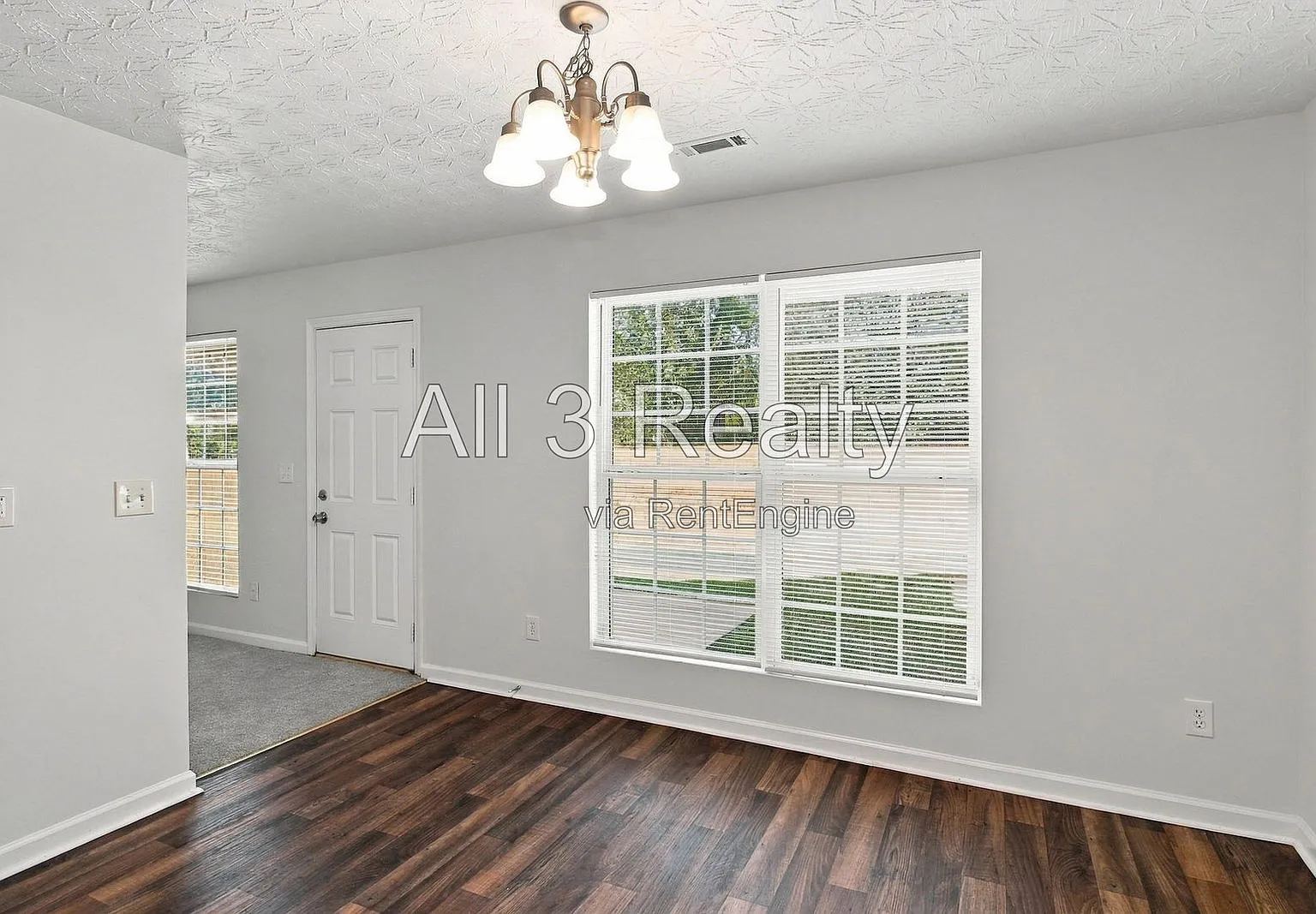 4 bed, 2.5 bath, 1913 sqft, $1,895 — Photo 3