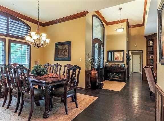 5th image of 115 Crescent Cove Dr